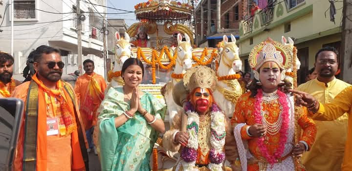 Jamshedpur: श्री राम मंदिर प्राण प्रतिष्ठा की वर्षगांठ पर निकली मनमोहक झांकी, पूर्णिमा साहू ने भी लिया आशीर्वाद