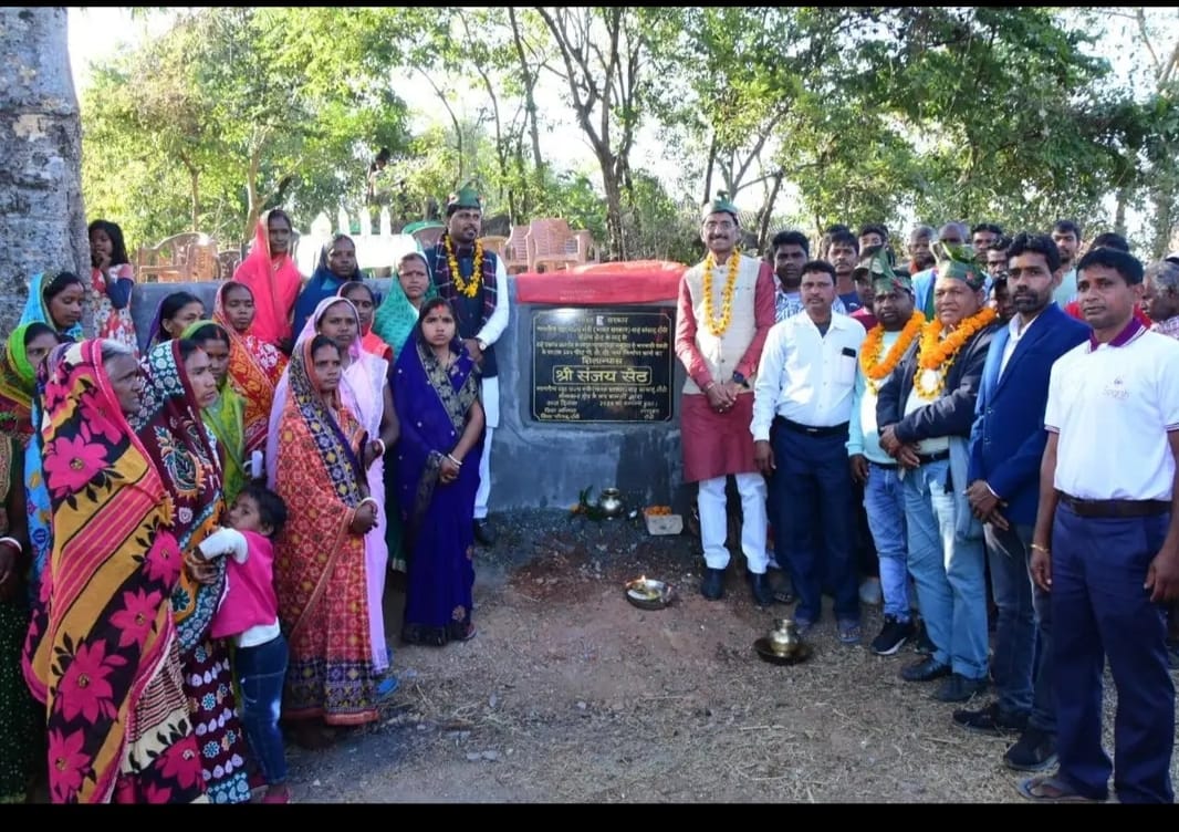 Silli: केंद्रीय रक्षा राज्य मंत्री ने विकास योजनाओं का किया शिलान्यास, कहा निर्माण कार्यों की निगरानी ग्रामीण स्वयं करें