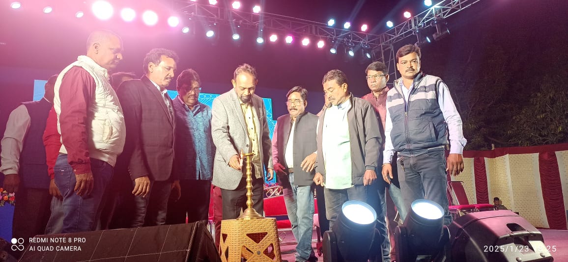 Bahragora: नेताजी की जयंती पर मेला आयोजित, सांसद विधुत वरण रहे मौजूद