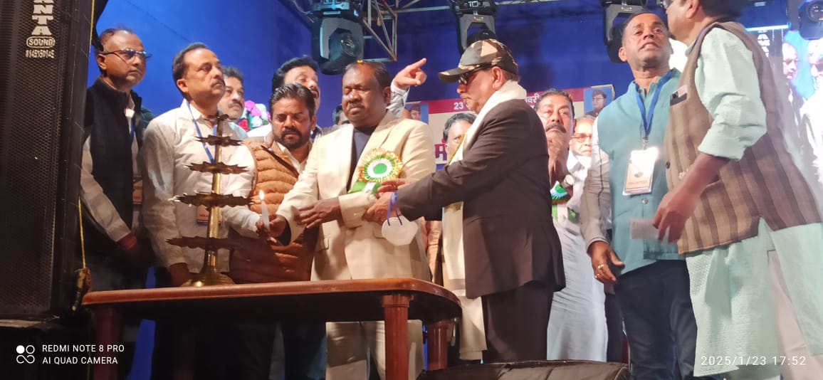 Bahragora: शिशु उद्यान परिसर में सुभाष चंद्र बोस की जयंती में शामिल हुए मंत्री और विधायक