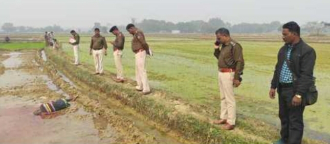 Chakulia : भूमि विवाद में छोटे भाई ने कुदाली से हमला कर की बड़े भाई की हत्या, भाभी घायल