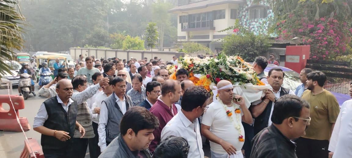 Jamshedpur: सिंहभूम चेंबर के पूर्व अध्यक्ष अशोक भालोटिया पंचतत्व में विलीन, उमड़ा व्यवसायियों का सैलाब