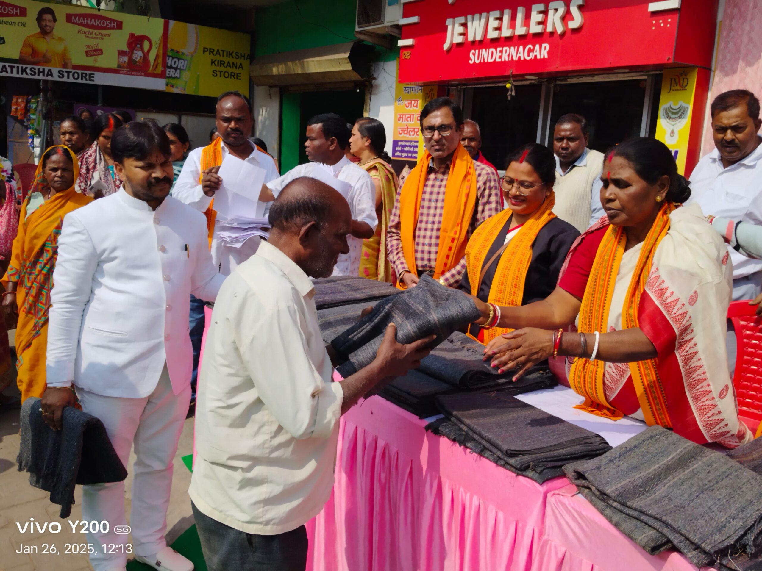 jamshedpur : 200 जरूरतमंदों के बीच कंबल का किया गया वितरण