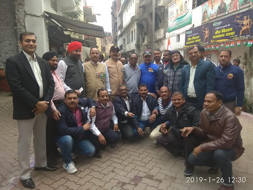 Jamshedpur: पूर्व सैनिकों ने गणतंत्र दिवस पर शहीदों को दी श्रद्धांजलि