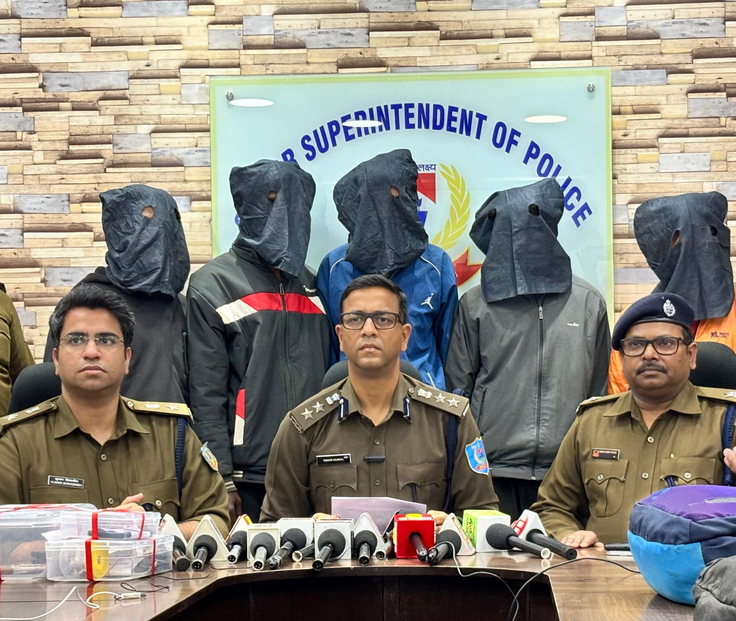 jamshedpur : पूर्व मेड का बेटा निकला बिष्टुपुर डकैती का मास्टरमाइंड, पांच आरोपी गिरफ्तार