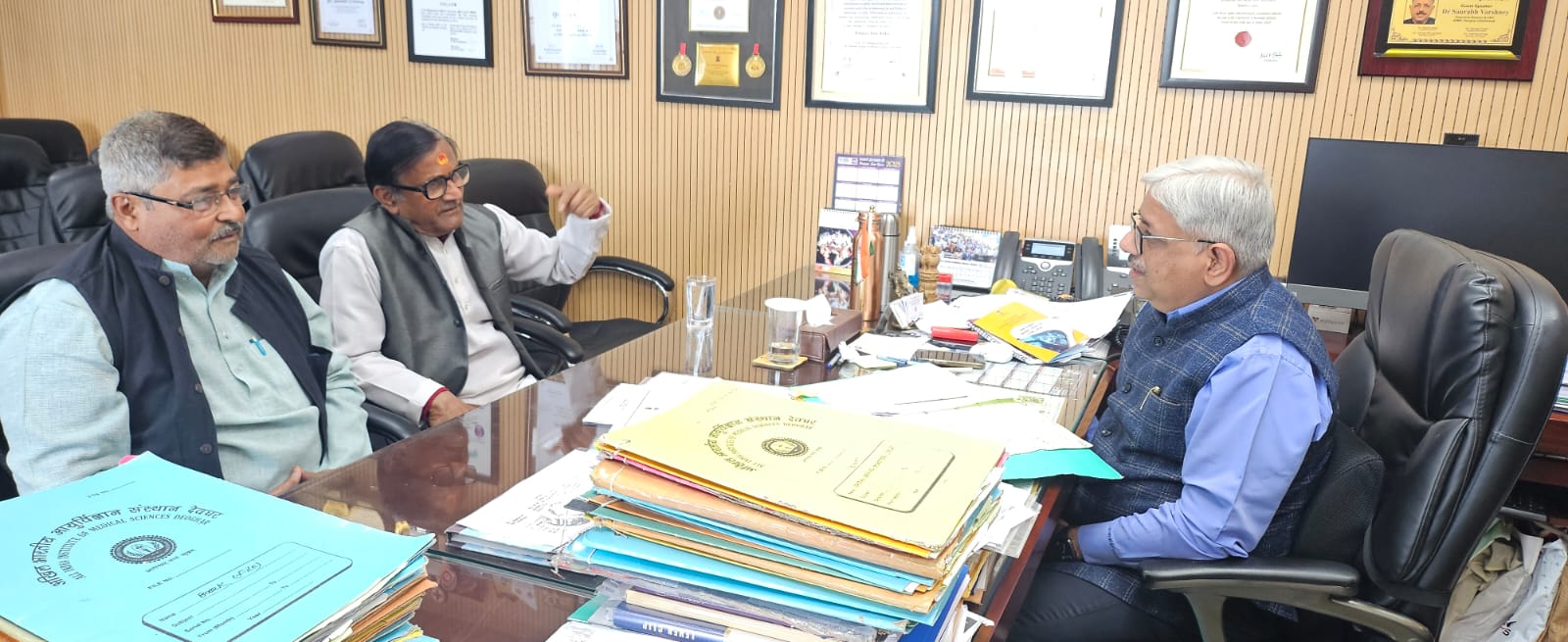 Deoghar: AIIMS के डायरेक्टर से इंटक नेताओं ने की मुलाकात – बहाली को लेकर की यह मांग