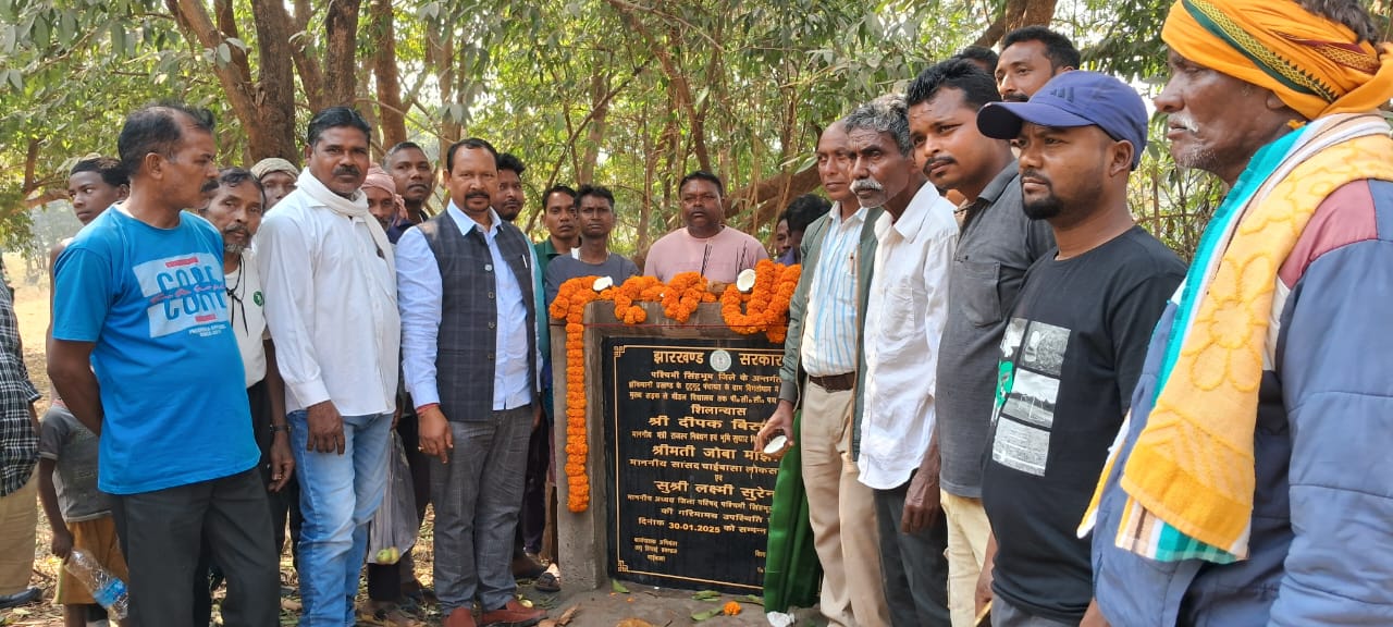 Chaibasa: मंत्री दीपक बिरुवा ने PCC सड़क निर्माण का किया शिलान्यास