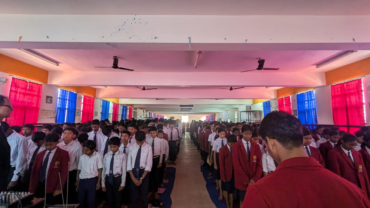 Bahragora: जवाहर नवोदय विद्यालय में मनाई गई महात्मा गांधी की पुण्यतिथि