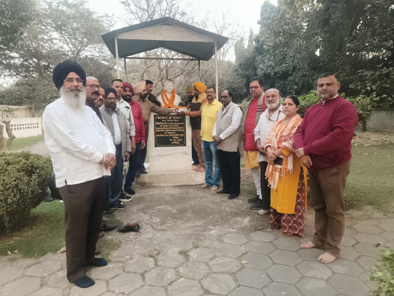 Jamshedpur: गांधी घाट पर जदयू ने महात्मा गांधी को दी श्रद्धांजलि