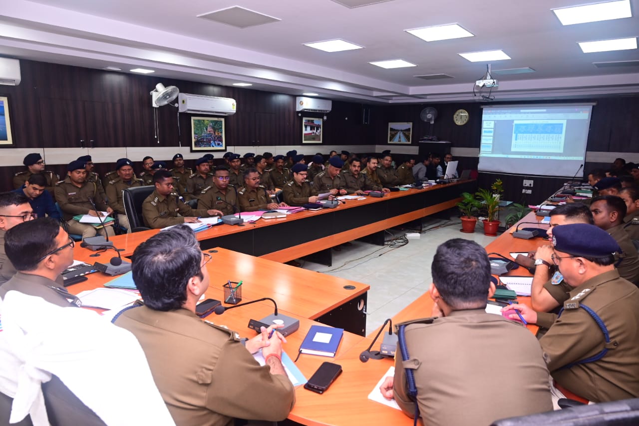 Jamshedpur: SSP की क्राइम मीटिंग, अपराध नियंत्रण से लेकर पुलिस तकनीक तक, कई मुद्दों पर मंथन