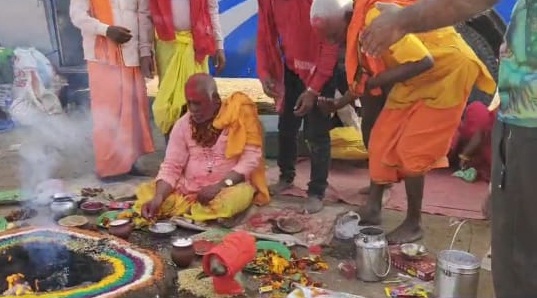 Deoghar: बसंत पंचमी पर बाबा बैद्यनाथ का तिलकोत्सव, तिलकहरुओं की जुटी भीड़