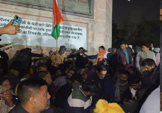 पटना जिला प्रशासन ने प्रशांत किशोर को जारी किया नोटिस, गांधी मैदान खाली करने का आदेश