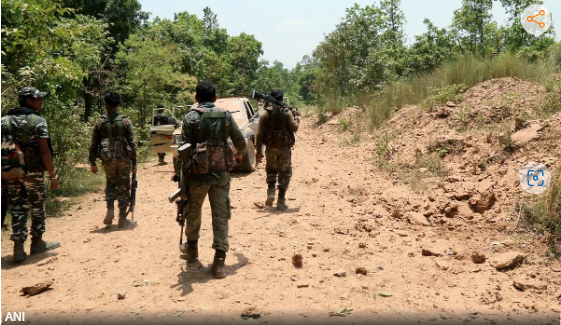 छत्तीसगढ़: मुठभेड़ में मारे गए चार नक्सली, एक पुलिसकर्मी भी हुआ शहीद