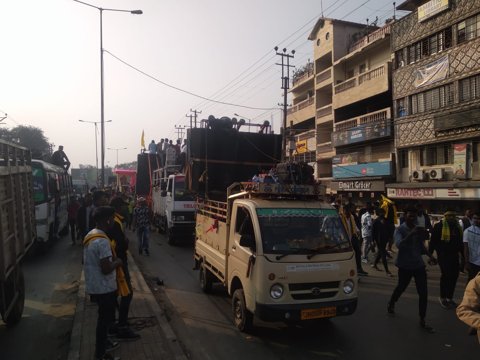 बृहद झारखंड कला संस्कृति मंच ने डहरे टुसू पर्व पर निकाला जुलूस, यातायात व्यवस्थित नहीं होने के कारण जगह-जगह लगा जाम