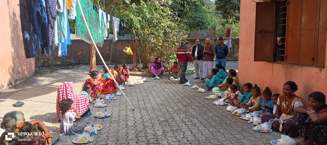 jamshedpur : जन सत्याग्रह ने दरिद्र नारायण भोज का किया आयोजन