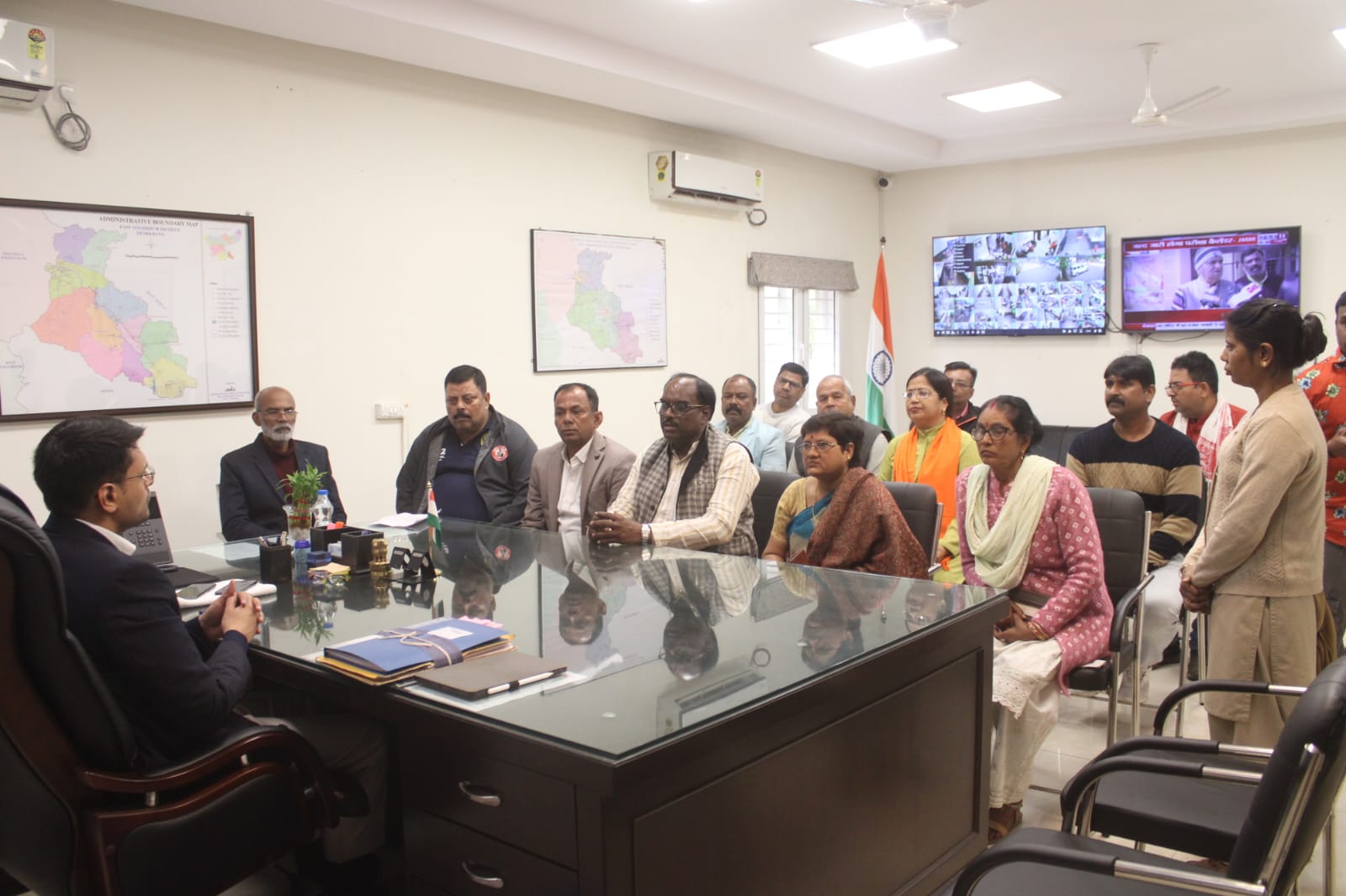 उपायुक्त ने जनता दरबार में सुनी आमजन की समस्याएं