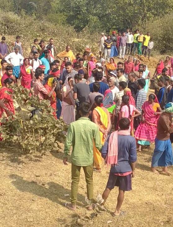 Deoghar : पुल निर्माण कार्य को रैयतों ने रोका, ग्रामीणों से झड़प, पहुंची पुलिस