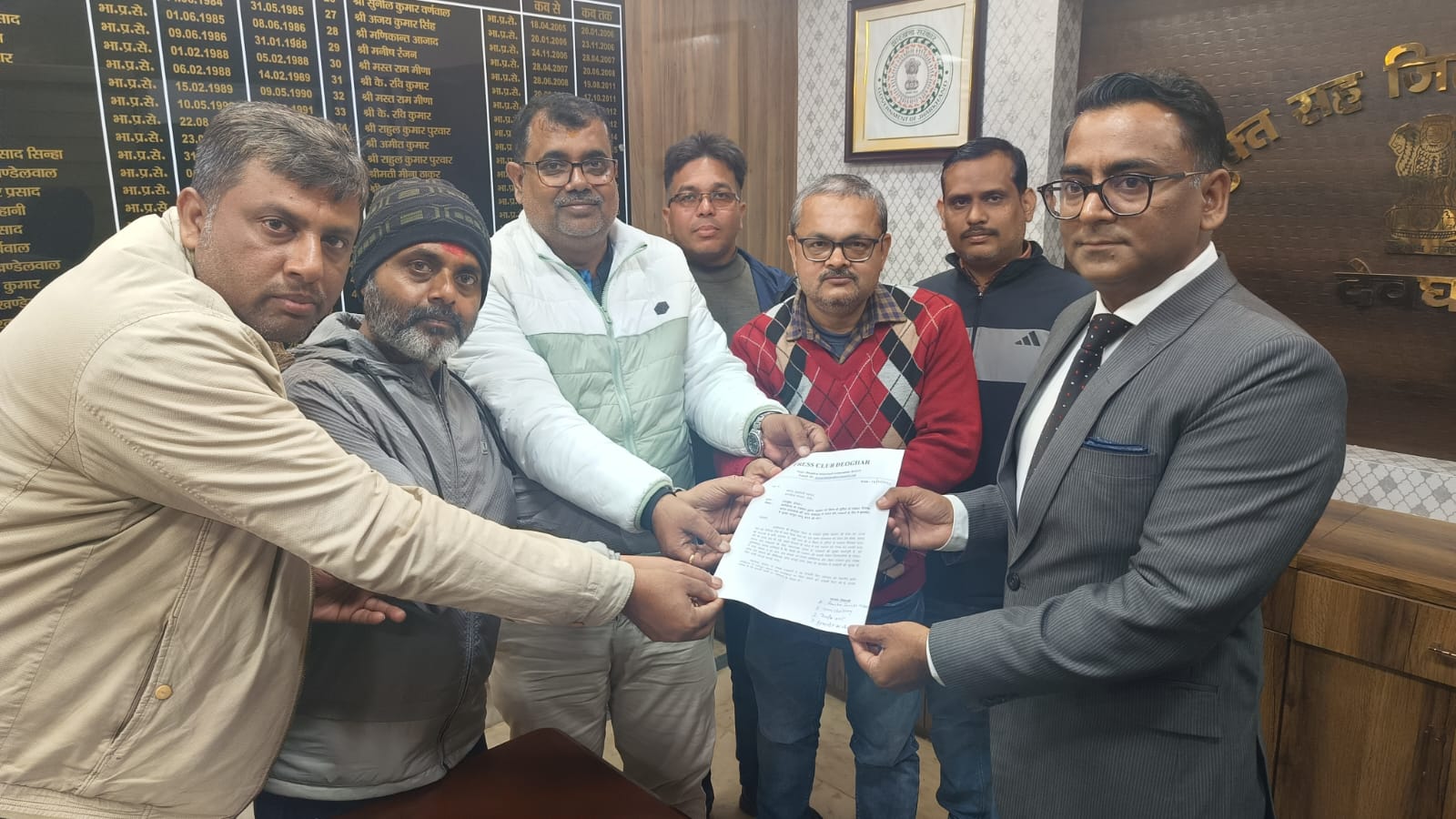पत्रकारों की सुरक्षा को लेकर डीसी से मिला प्रेस क्लब का प्रतिनिधिमंडल, सौंपा ज्ञापन