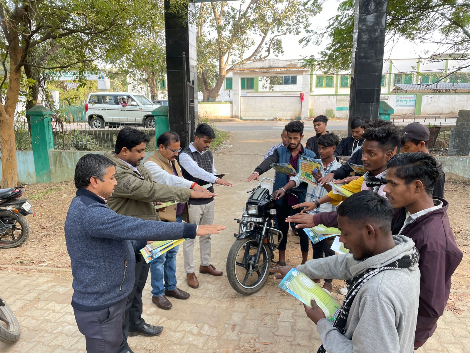 सड़क सुरक्षा माह के तहत सिद्धो-कान्हू पार्क सरायकेला में चलाया गया जागरूकता अभियान