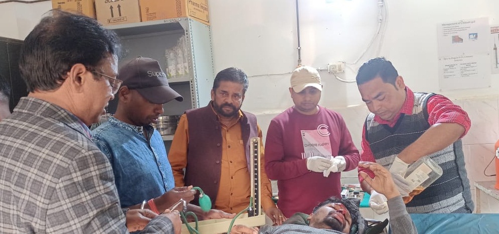 Bahragora : सड़क दुर्घटना में दो युवक घायल, एक रेफर