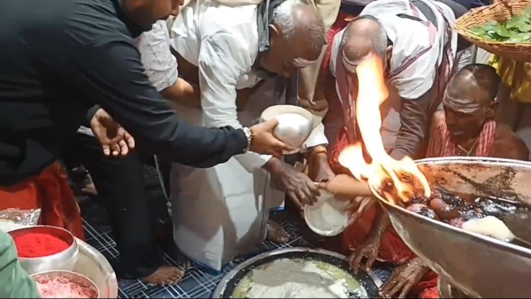 पूर्व प्रधानमंत्री एचडी देवगौड़ा पहुंचे देवघर, बाबा बैद्यनाथ की पूजा अर्चना की