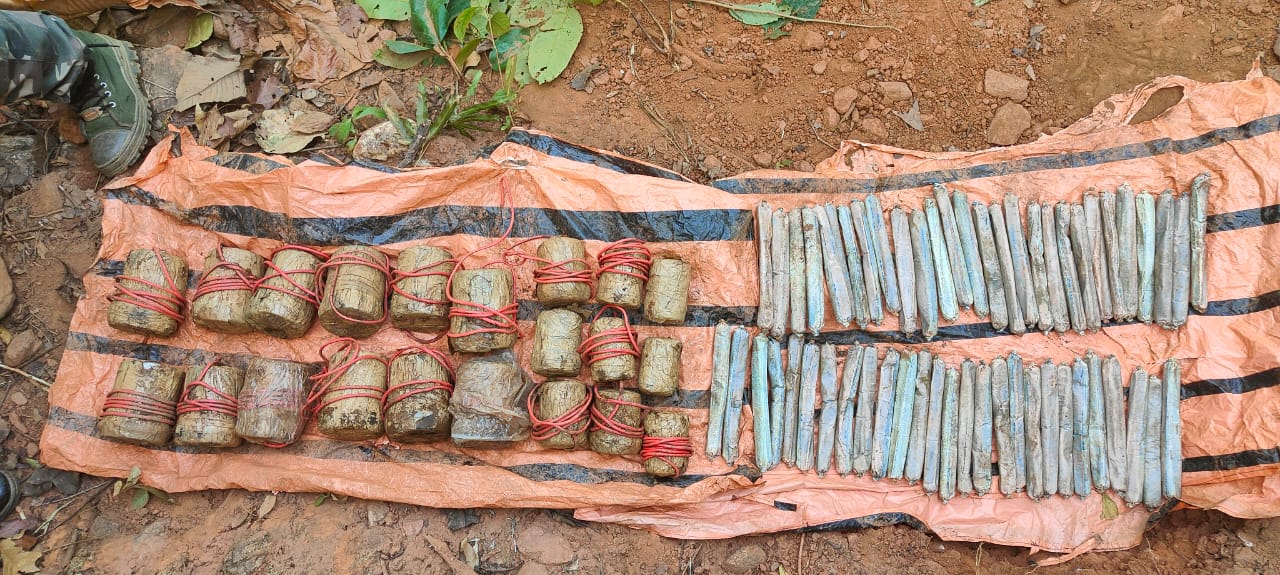 Chaibasa : भाकपा माओवादी नक्सलियों की बड़ी साजिश नाकाम, 21 आईईडी बरामद