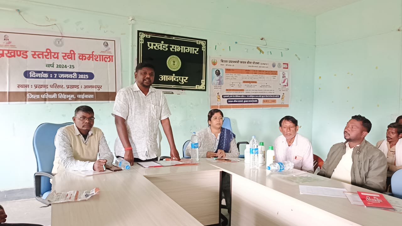 विधायक जगत माझी ने आनंदपुर प्रखंड कार्यालय में लगाया जनता दरबार