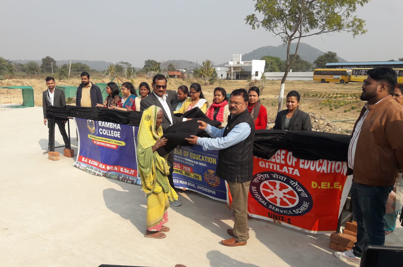 रंभा शैक्षणिक संस्थान ने मकर पर्व पर ग्रामीणों के बीच किया कंबल वितरण