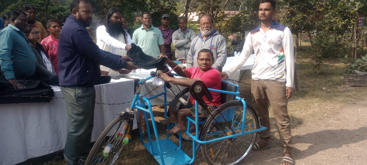 बाबू लाल सोरेन ने जादूगोड़ा में पांच हजार कंबल का किया वितरण