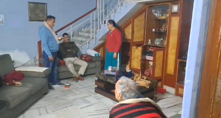 jamshedpur : जमशेदपुर में बैखौफ हुए बदमाश, पार्सल बॉय बन बुजुर्ग दंपत्ति के घर जमकर की लूटपाट