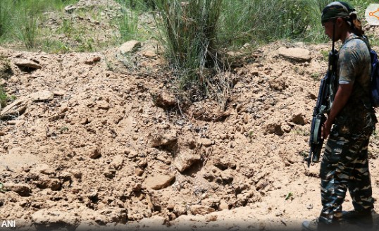 छत्तीसगढ़: बीजापुर में नक्सलियों ने सुरक्षाबलों के वाहन पर किया हमला, ब्लास्ट में 8 जवान शहीद