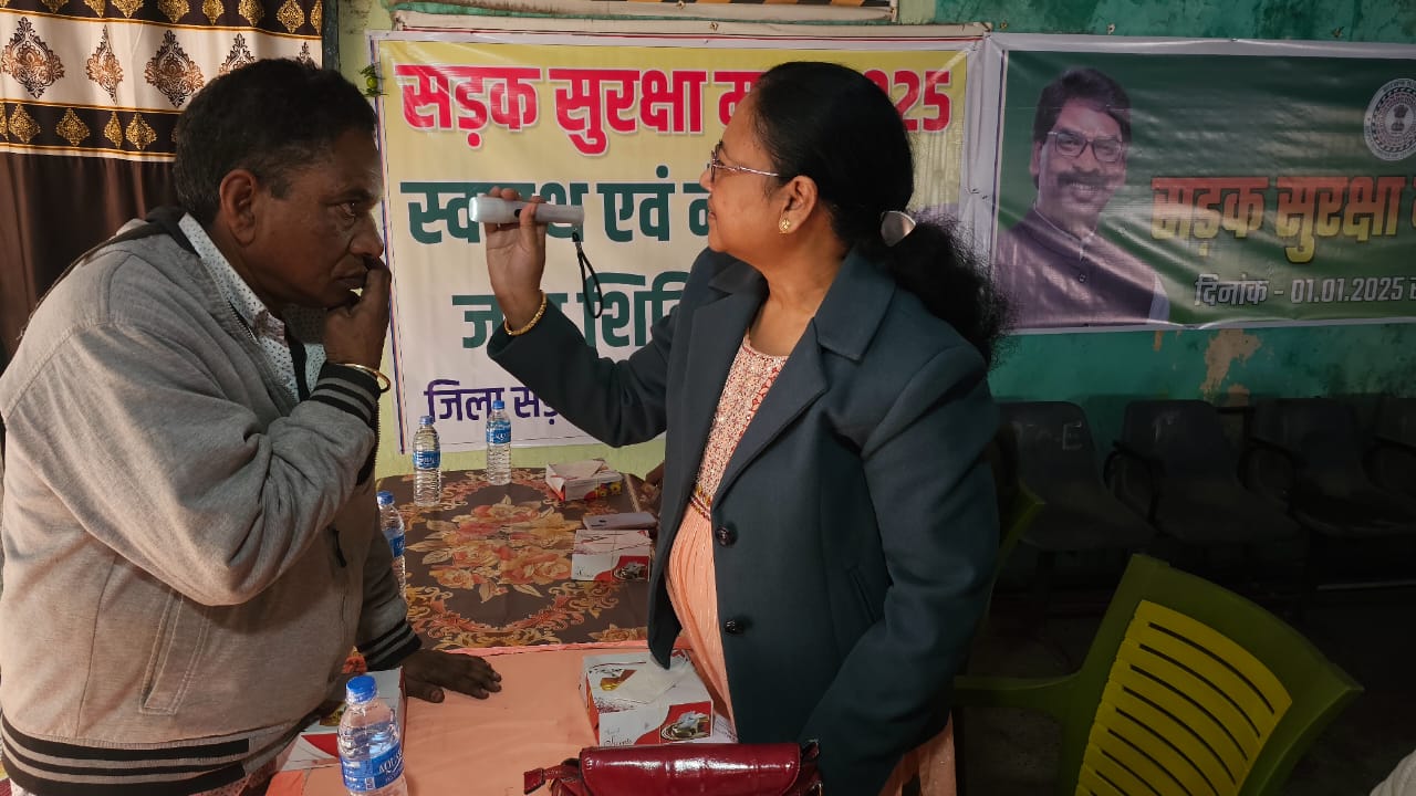 बस स्टैंड में 60 बस चालकों के नेत्र व स्वास्थ्य की जांच की गई