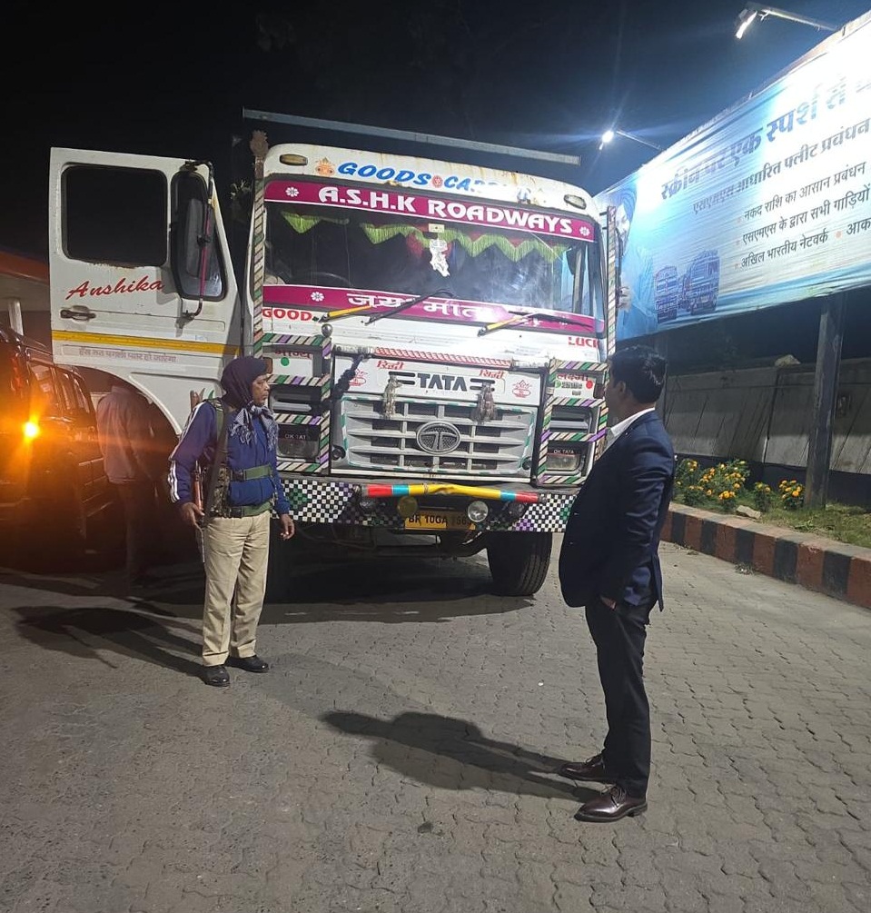 जमशेदपुर में अवैध खनिज परिवहन पर प्रशासन सख्त, कई वाहन जब्त