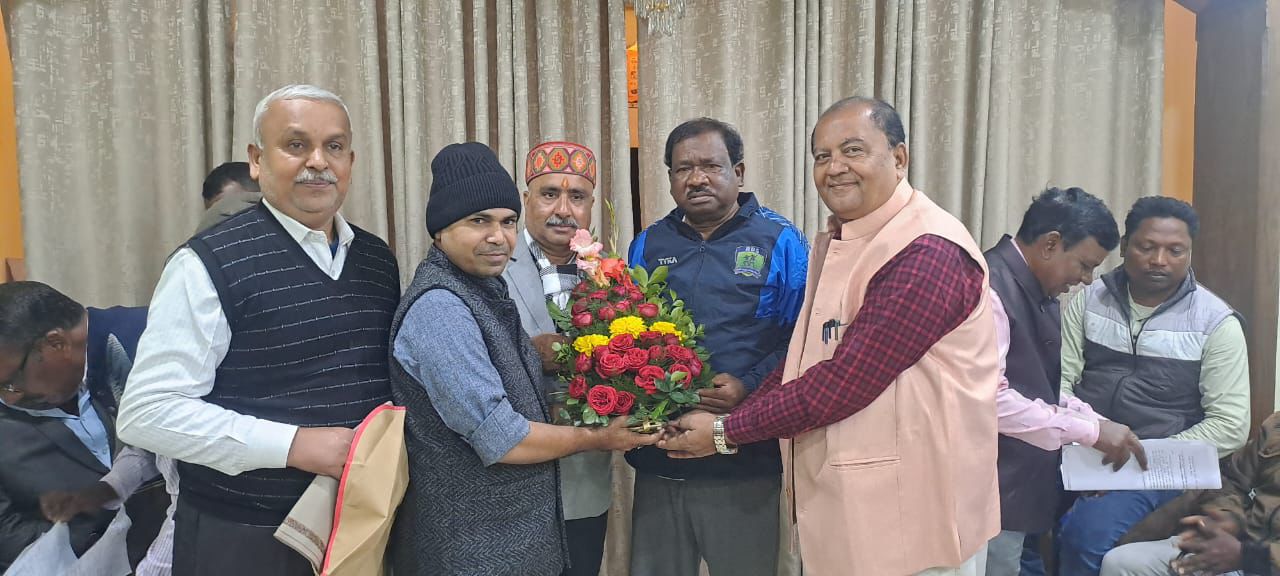 jamshedpur : झारखंड गैर सरकारी विद्यालय संघ ने शिक्षा मंत्री राम दास सोरेन से की मुलाकात