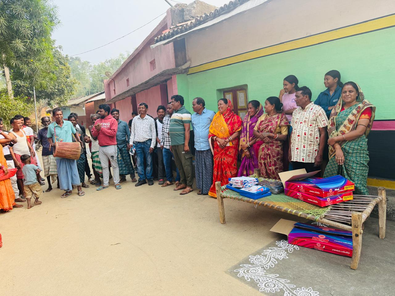 Potka : विधायक संजीव सरदार ने ग्रामीणों के साथ मनाया टूसु पर्व