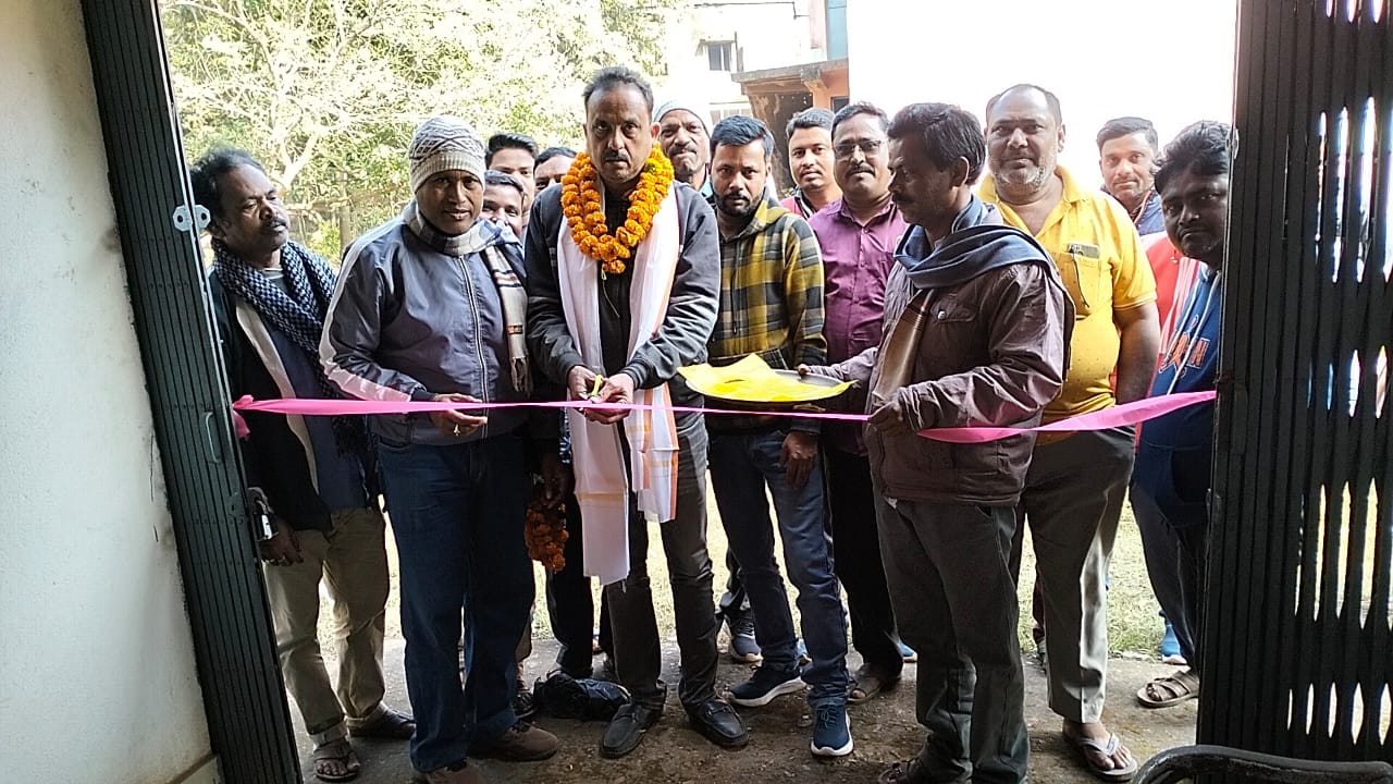 Baharagora : विधायक प्रतिनिधि सह बीस सूत्री अध्यक्ष ने किया धान अधिप्राप्ति केंद्र का उद्घाटन