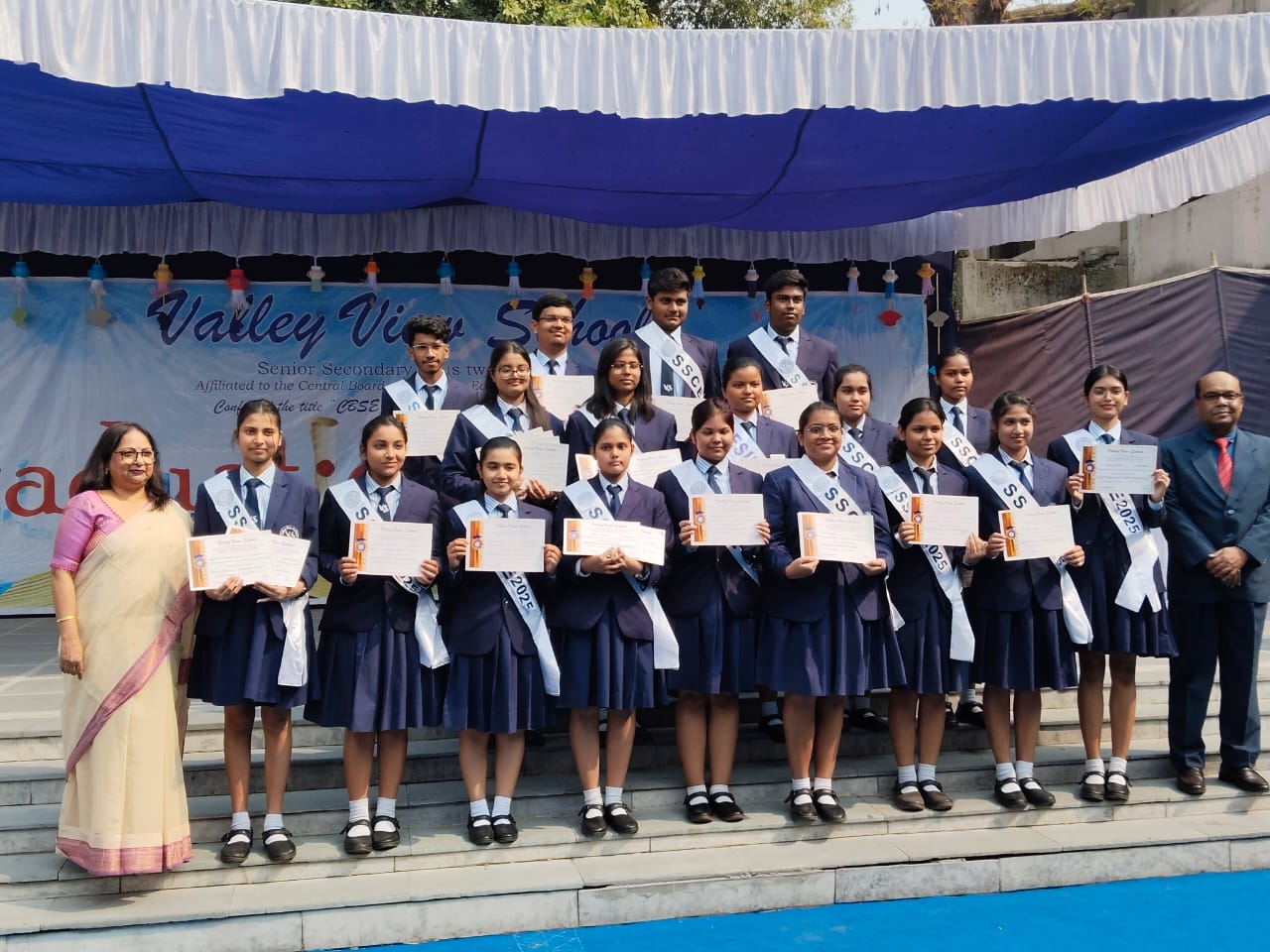 Jamshedpur: वैली व्यू स्कूल में ग्रेजुएशन डे पर भावुक हुए स्कूल बच्चें