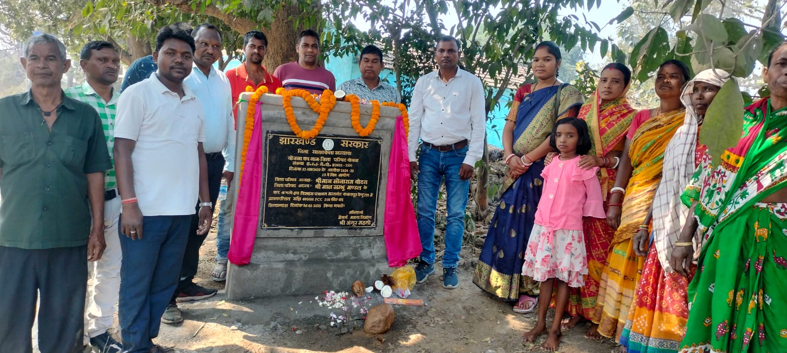 Gamaharia: छह लाख से बनने वाली पीसीसी पथ का जिप सदस्य ने किया शिलान्यास