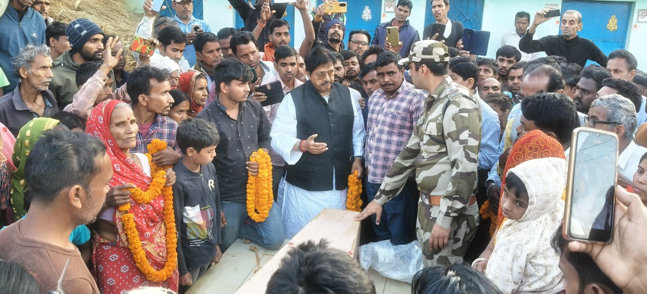  Deoghar: सारठ निवासी सीआईएसएफ के जवान की ब्रेन हेमरेज से मुंबई में मौत