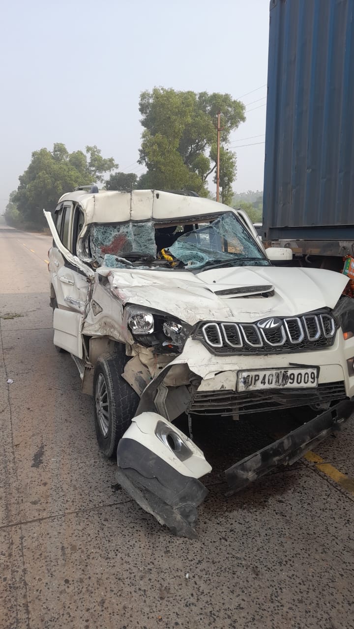 Baharagoda:  स्कार्पियो ने मारी ट्रक के पीछे जोरदार टक्कर बाल बाल बचे श्रद्धालु