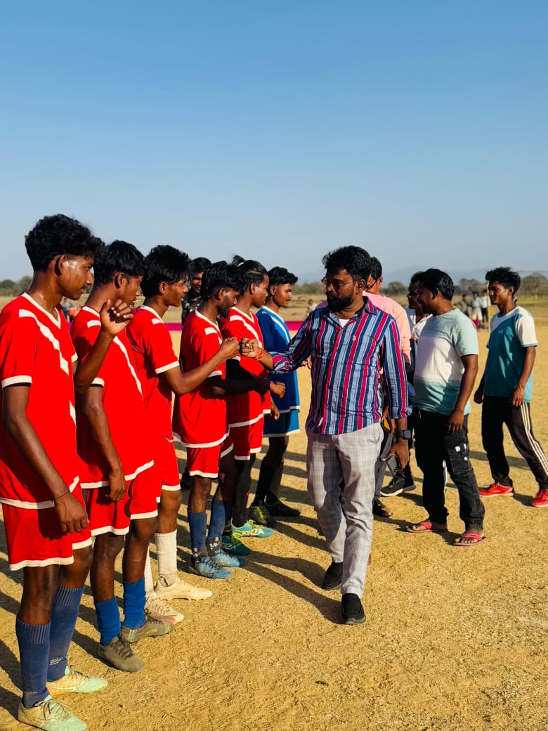 Potka : हल्दीपोखर में तीन दिवसीय फुटबॉल टूर्नामेंट का आयोजन, विधायक संजीव ने किया उद्घाटन 