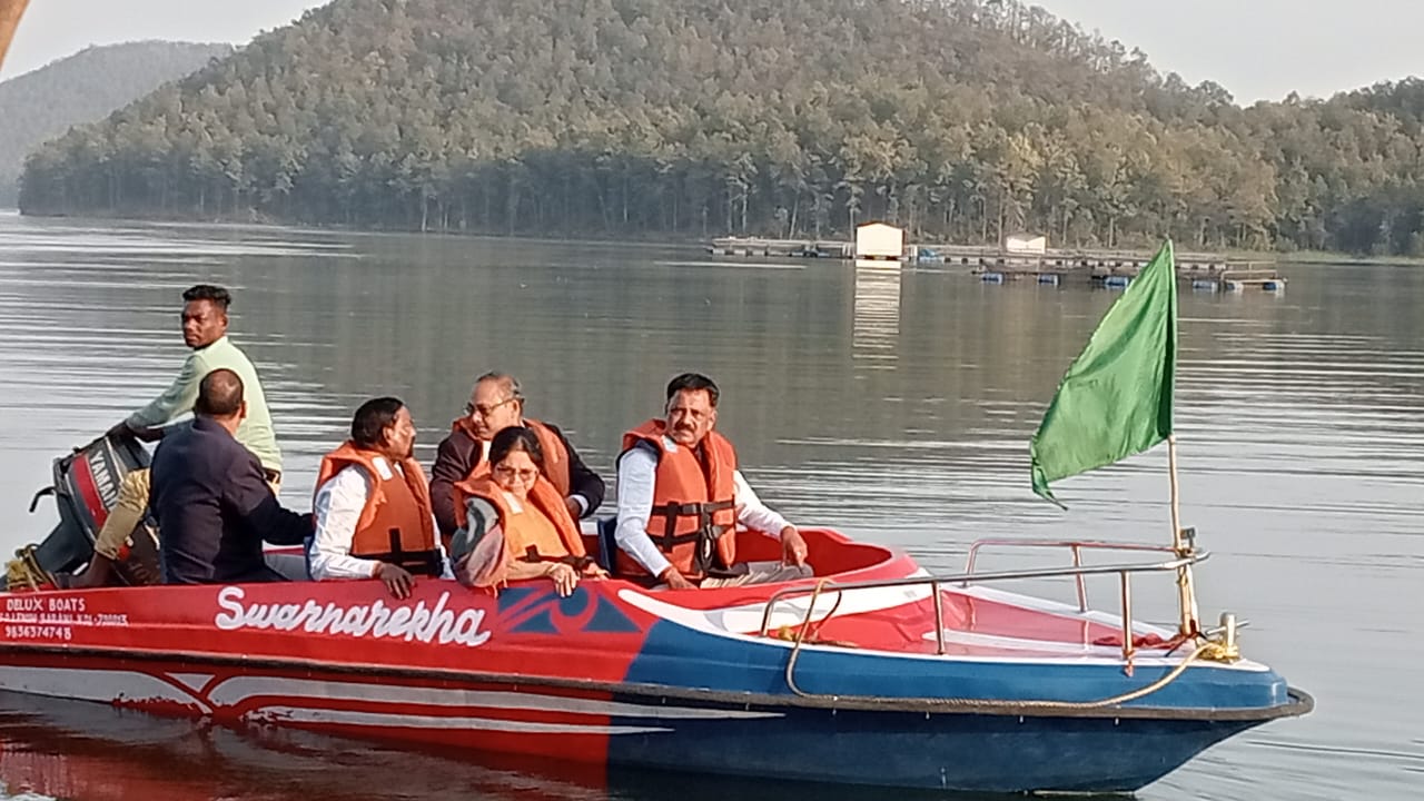 Chandil : इको टूरिज्म की संभावना तलाशने चांडिल डैम पहुंचे पर्यटन मंत्री, जल्द शुरू होगी कवायद
