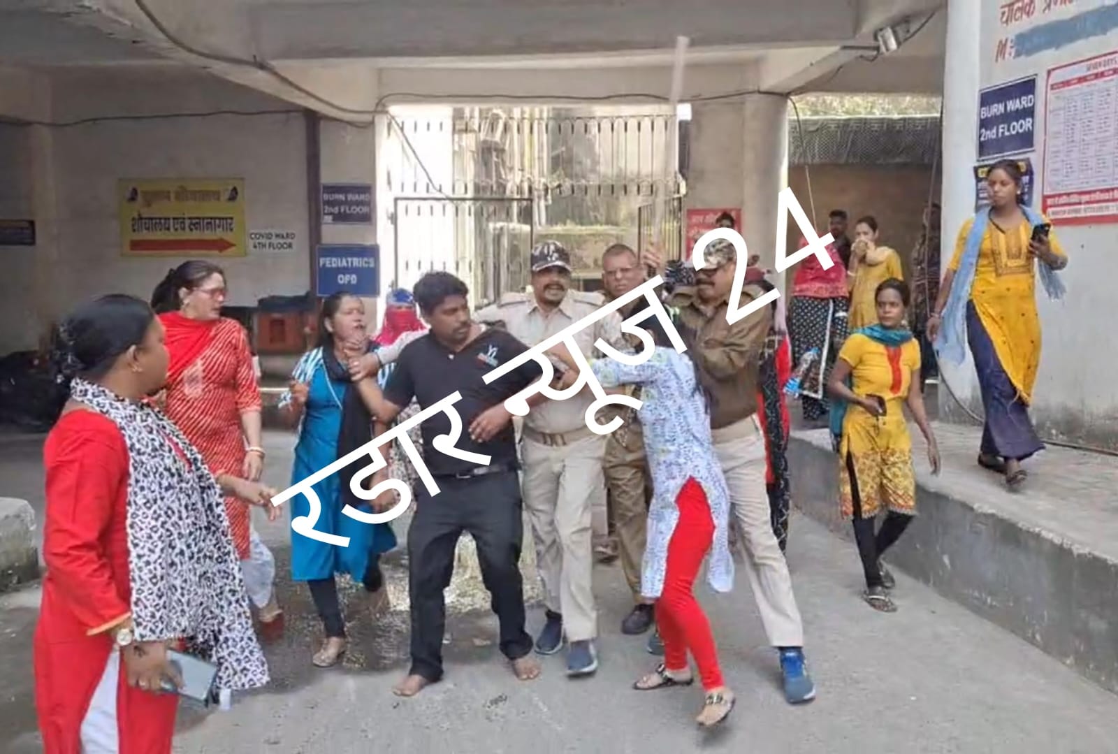 Jamshedpur : प्रेमी के घर आग से जली महिला की मौत, परिजनों ने प्रेमी के भाई को पीटा