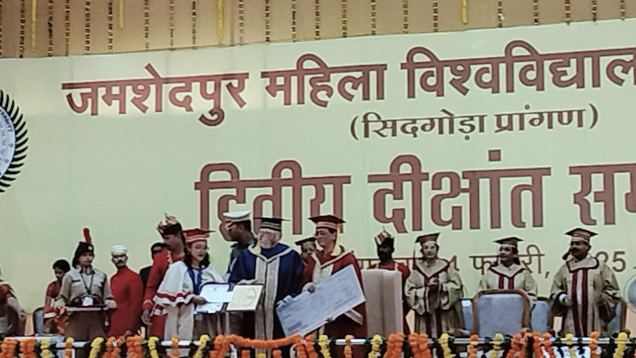 Conovocation Ceremnony: राज्यपाल पहुंचे जमशेदपुर महिला विश्वविद्यालय,दीक्षात समारोह में छात्राओं को बांटें मेडल और प्रमाण पत्र