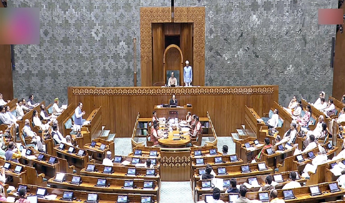 Budget session: महाकुंभ भगदड़ में हुई मौत पर संसद में विपक्ष का हंगामा, सरकार से की ये बड़ी मांग