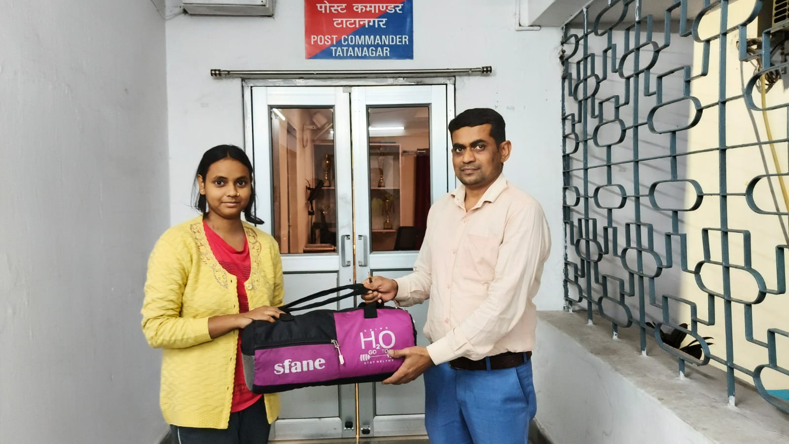 Jamshedur: टाटानगर आरपीएफ ने लौटाया खोया हुआ बैग