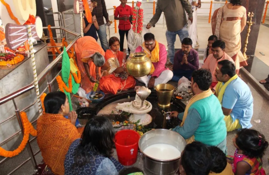 Jamshedpur: साईं परिवार द्वारा महाशिवरात्रि पर रुद्राभिषेक का आयोजन