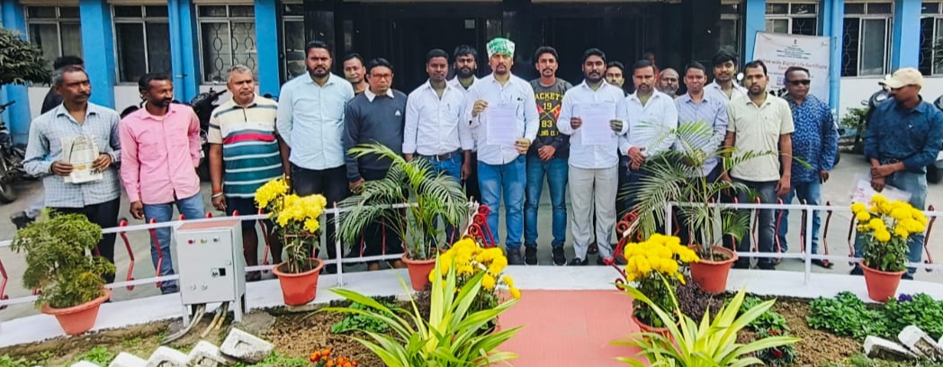 Gamhariya : फुटपाथी दुकानदारों के समस्या का समाधान की मांग को लेकर युवा संगठन ने जियाडा को सौंपा ज्ञापन