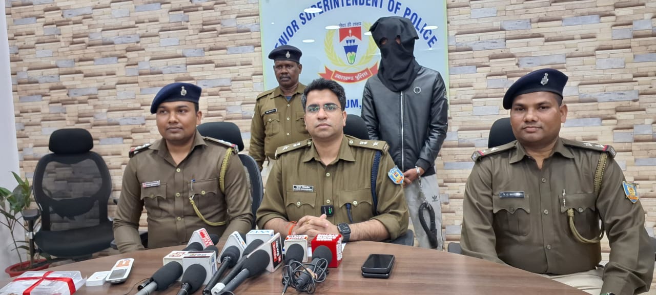 jamshedpur : उलीडीह चोरी का पुलिस ने 24 घंटे में ही किया उद्भेदन, पड़ोसी निकला चोर
