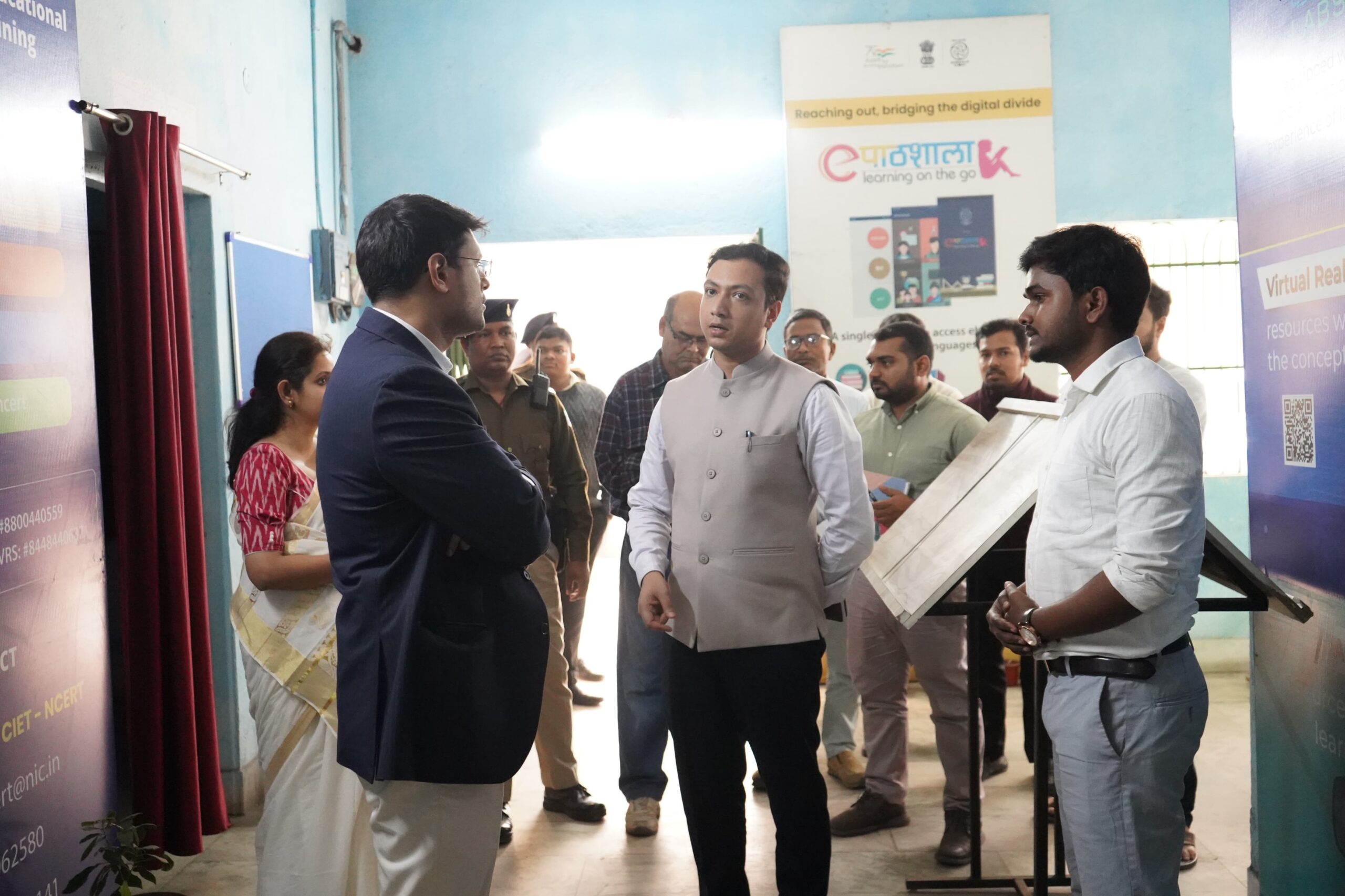 Jamshedpur: बाराद्वारी स्थित पीपुल्स एकेडमी पुस्तकालय का निरीक्षण, सुधार के निर्देश